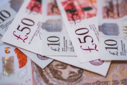 Pound Inggris Melemah di Tengah Bangkitnya Permintaan USD Pertahankan 1,3300 Jelang Data AS