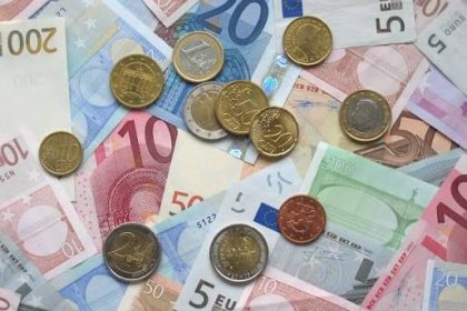 Euro Naik Tipis di Atas 1,1200 meski Ada Kekhawatiran terhadap Utang Prancis