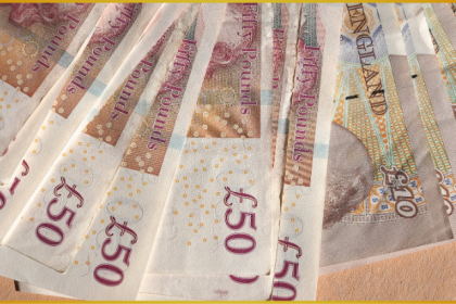 Pound Inggris Menguat Ditopang Perbedaan Ekspektasi Suku Bunga The Fed dan BoE